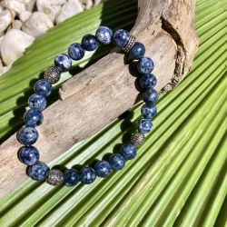 Le bracelet en lapis-lazuli