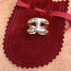 La bague H en argent massif