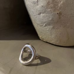 La bague Anneau en argent...