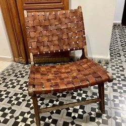 Le fauteuil en cuir et noyer